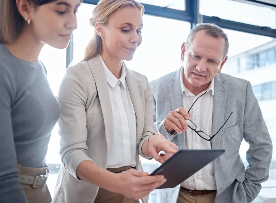 Ansatte har gjennomgang av HMS-rutiner