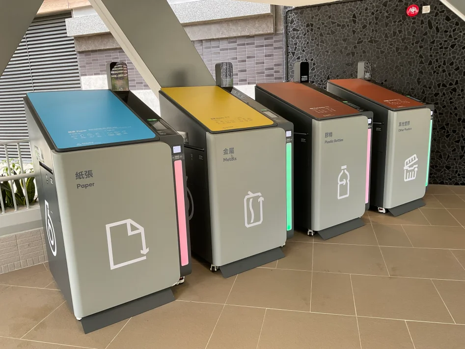 Soptunnor kärlskåp