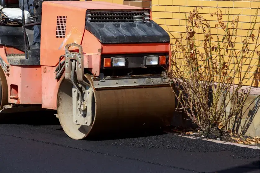 Asfalterad uppfart i Uppsala